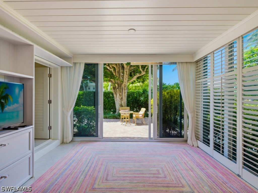211 3rd Unit 211, Naples, FL 34102