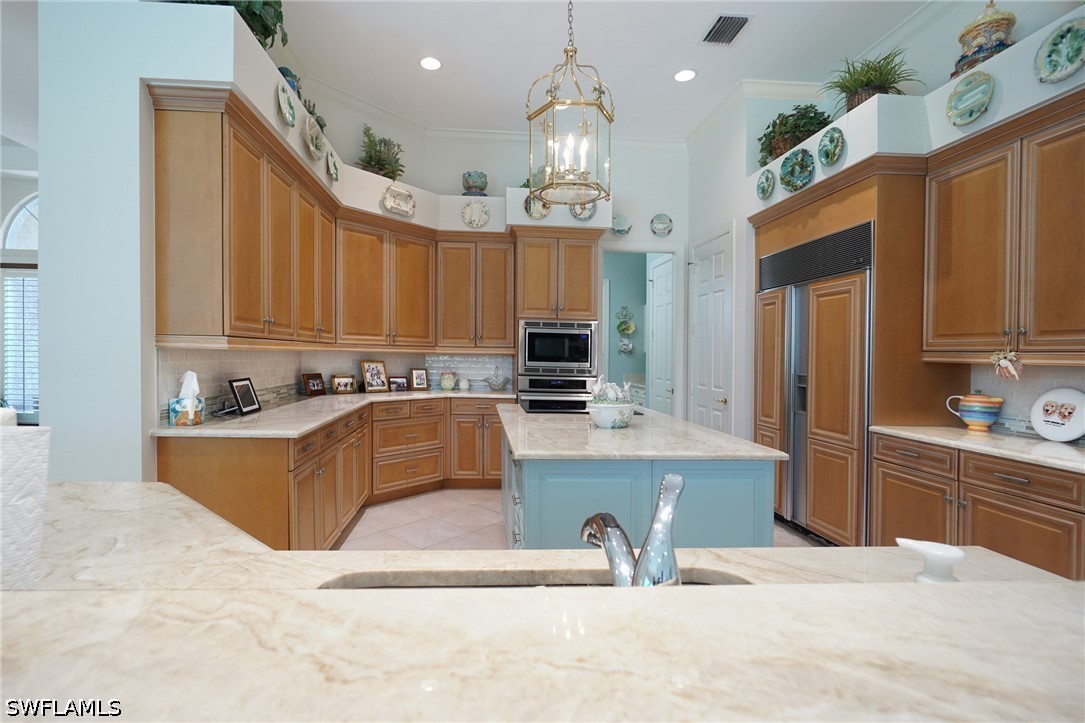 710 Shadow Lake, Naples, FL 34108