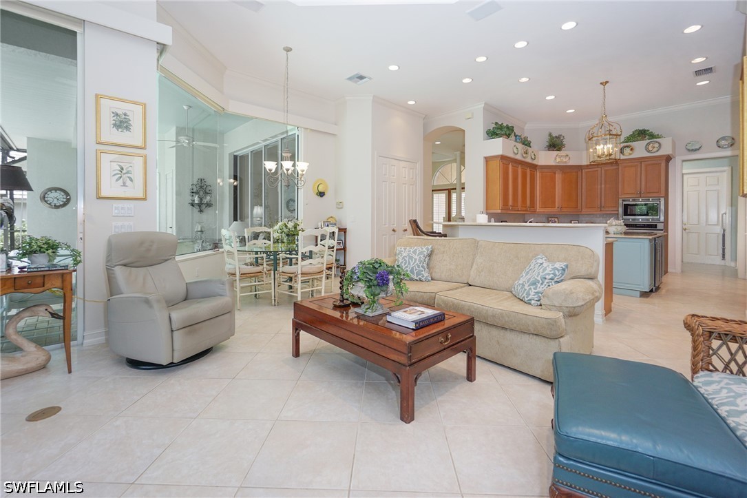 710 Shadow Lake, Naples, FL 34108