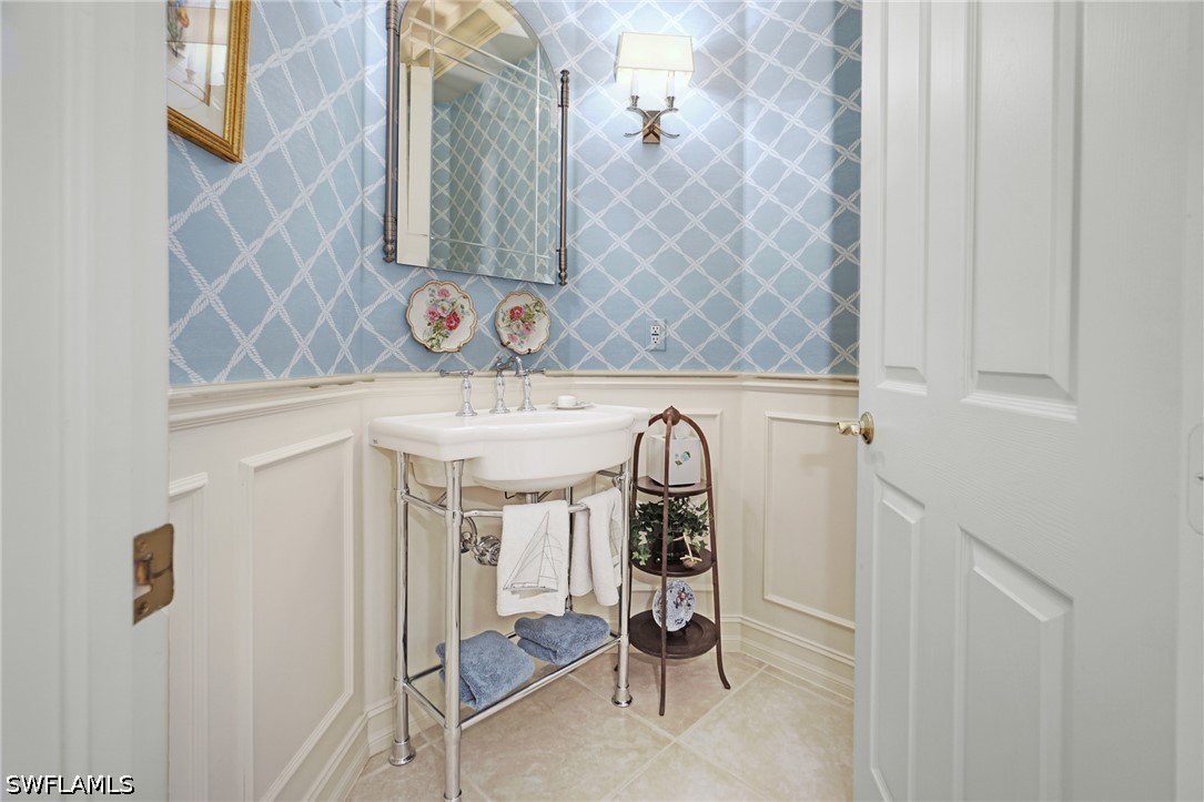 710 Shadow Lake, Naples, FL 34108