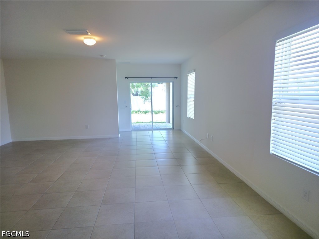 1148 27th, Cape Coral, FL 33993