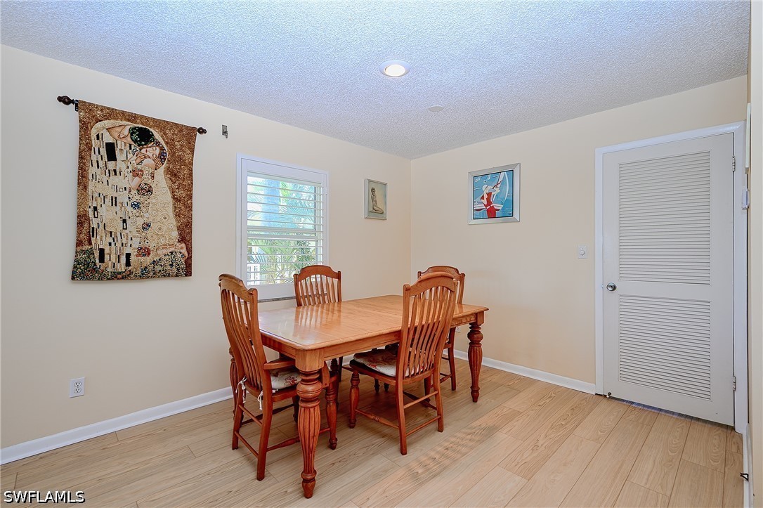 DiningArea