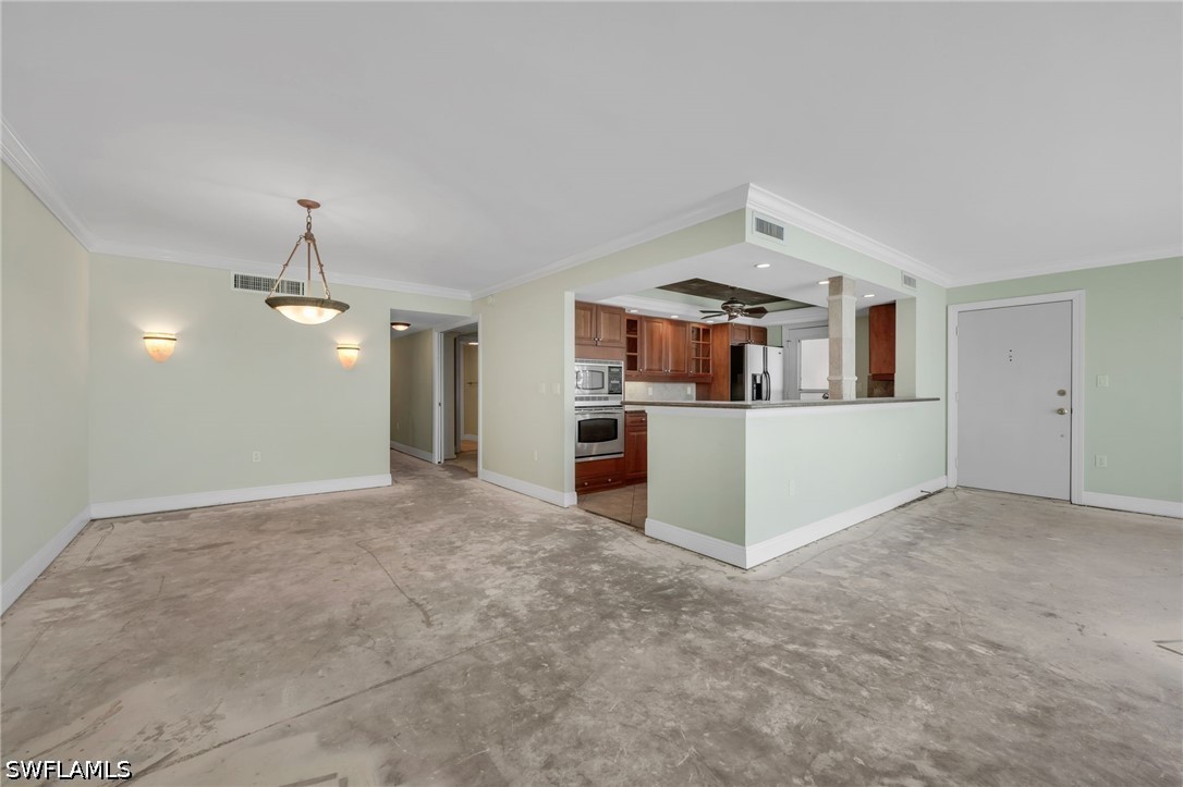 222 Harbour Unit 301, Naples, FL 34103