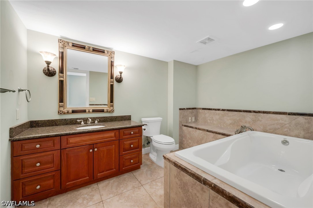 222 Harbour Unit 301, Naples, FL 34103