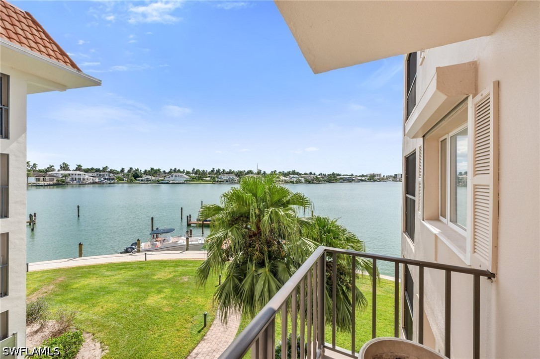 222 Harbour Unit 301, Naples, FL 34103