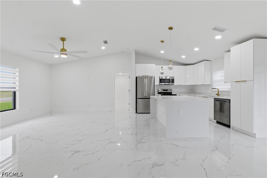 2201 10th, Cape Coral, FL 33909