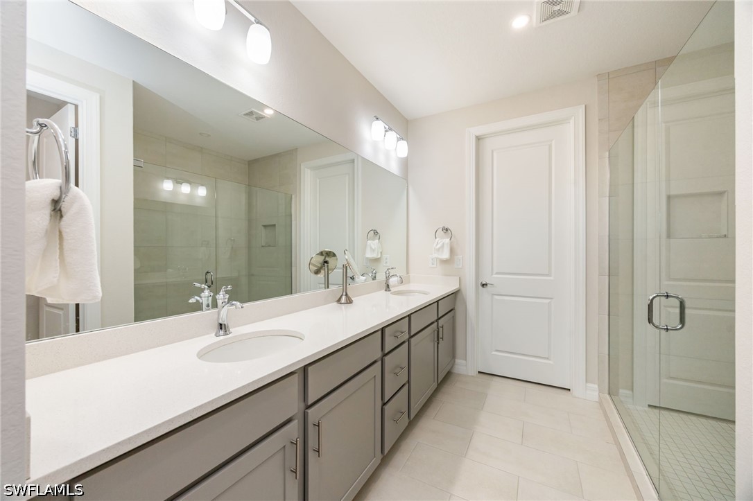183 Indies Unit 202, Naples, FL 34114