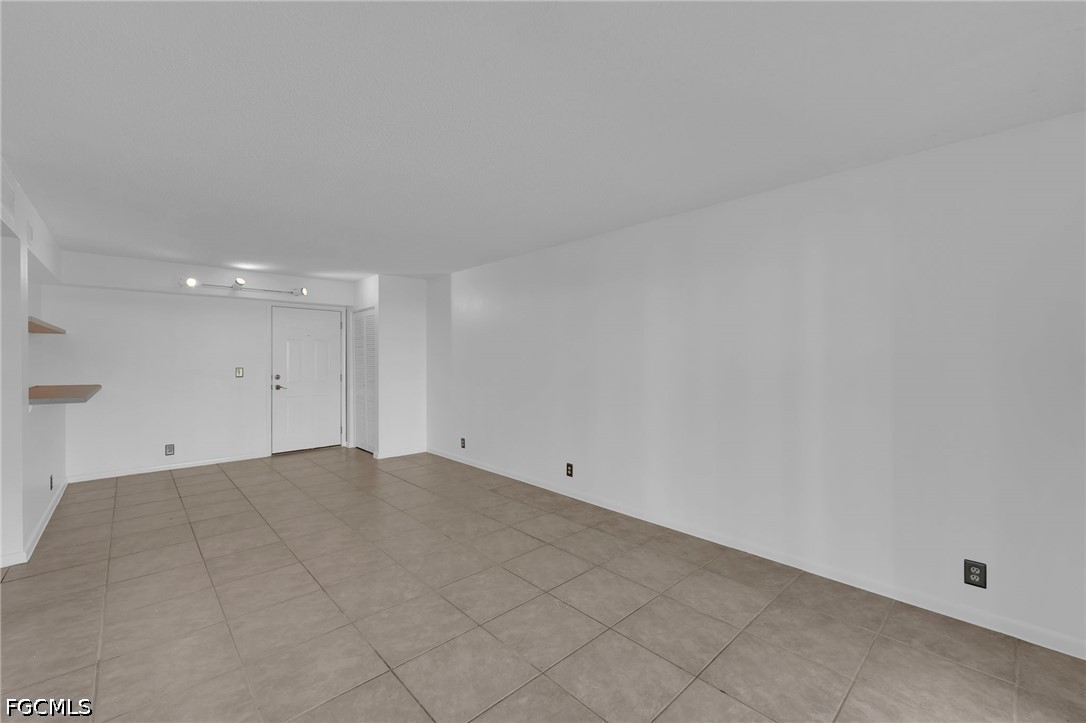 2875 Palm Beach Unit 205, Fort Myers, FL 33916