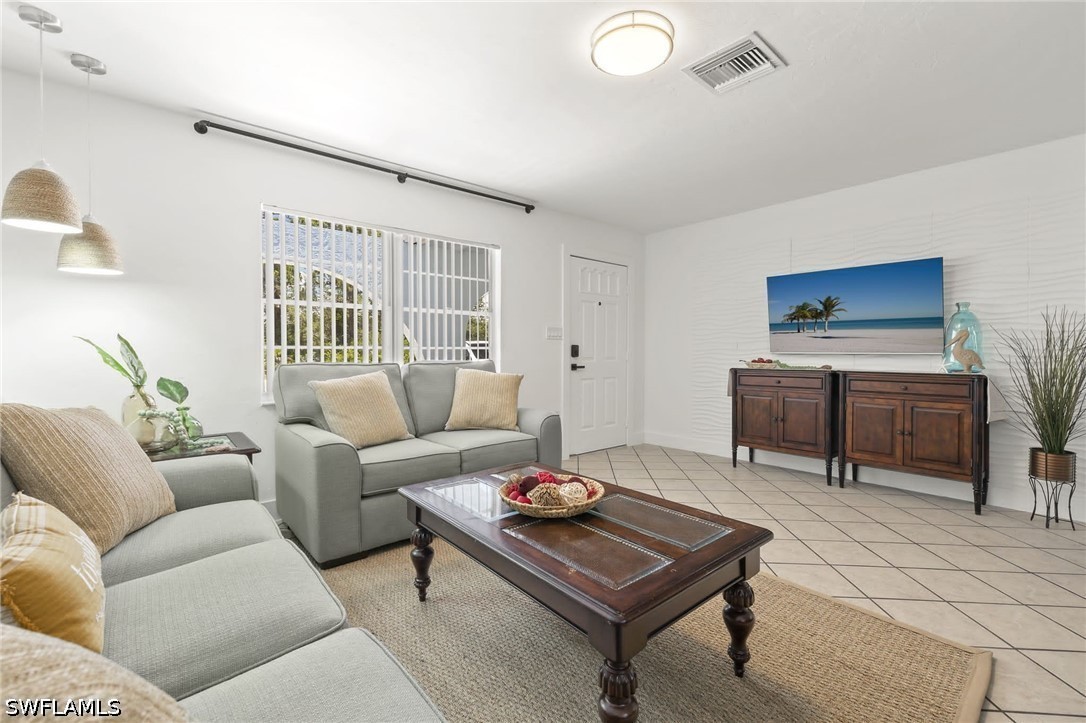 742 111th, Naples, FL 34108