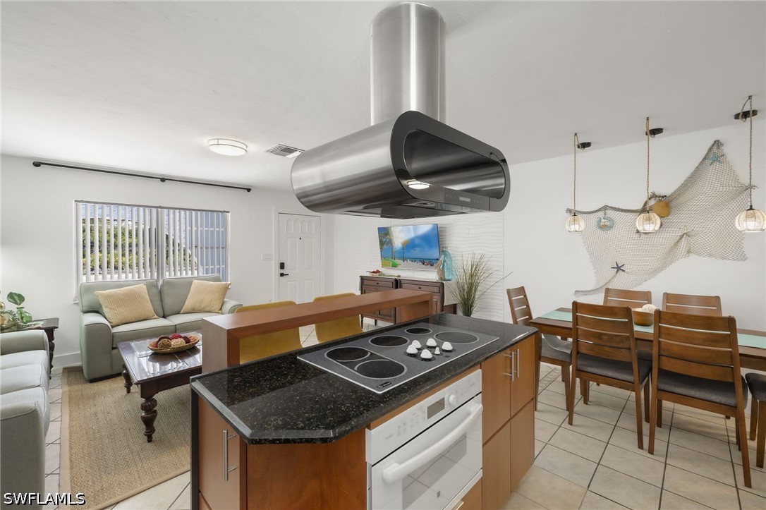 742 111th, Naples, FL 34108