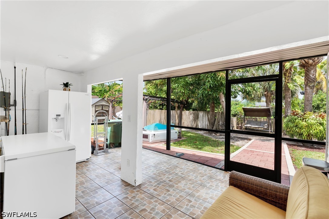 4587 25th, Naples, FL 34116