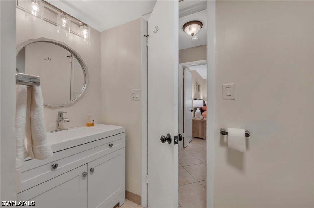788 Park Shore Unit D26, Naples, FL 34103