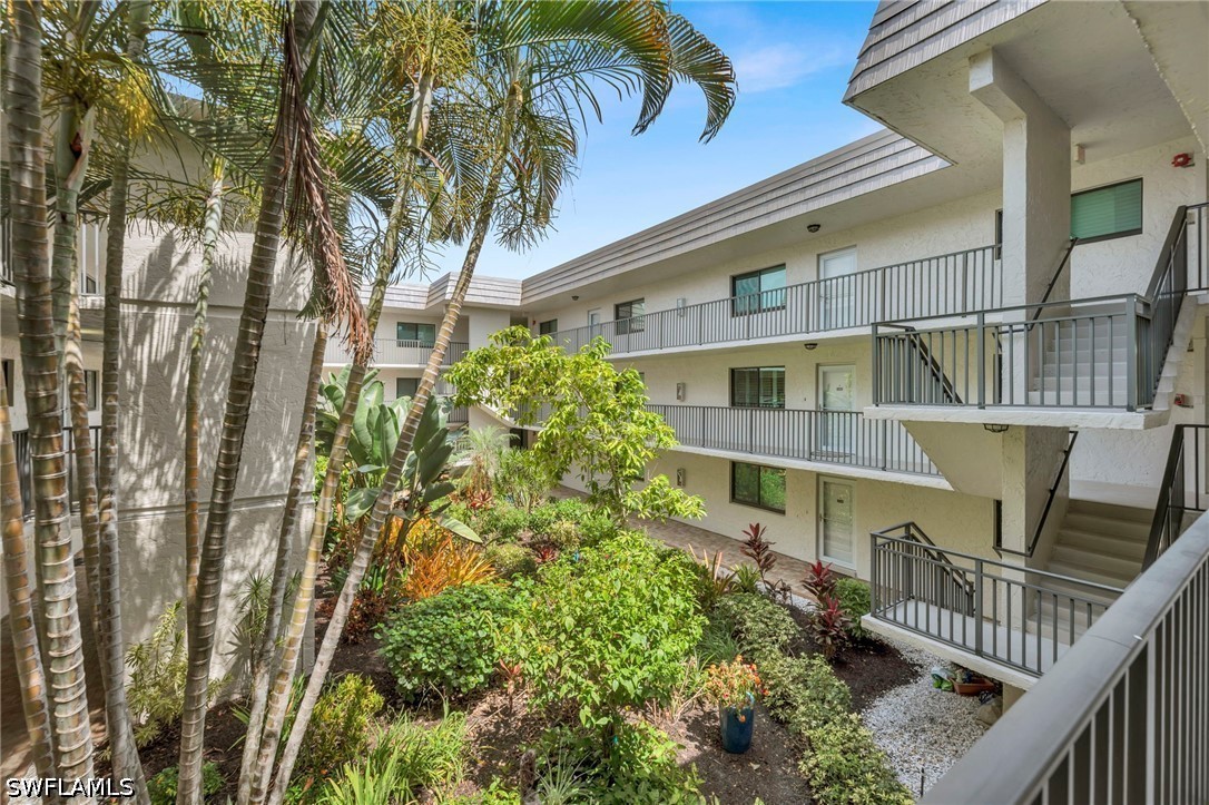 788 Park Shore Unit D26, Naples, FL 34103