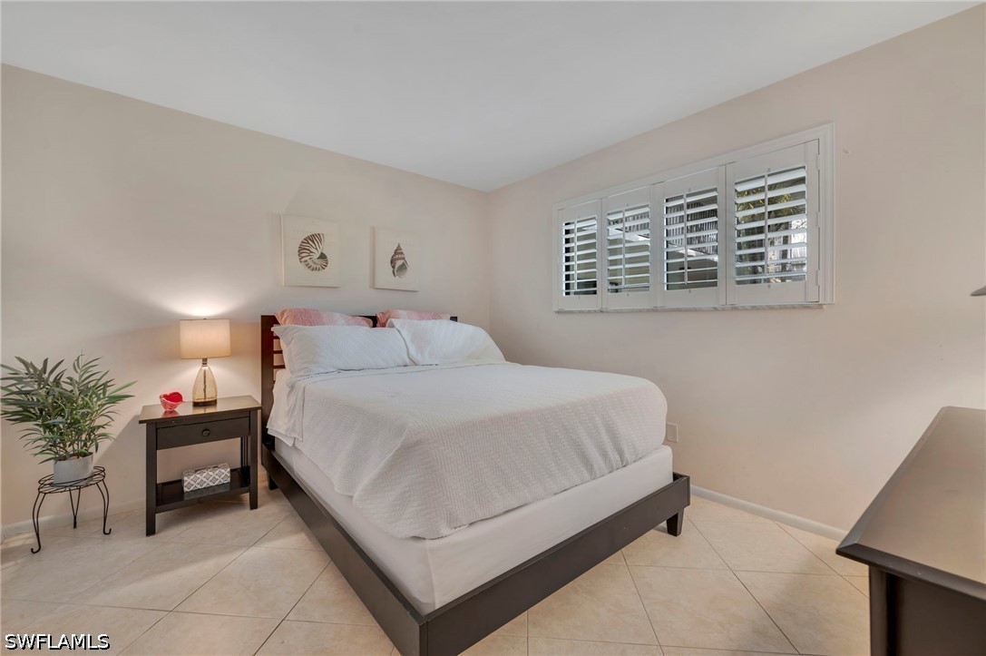 788 Park Shore Unit D26, Naples, FL 34103