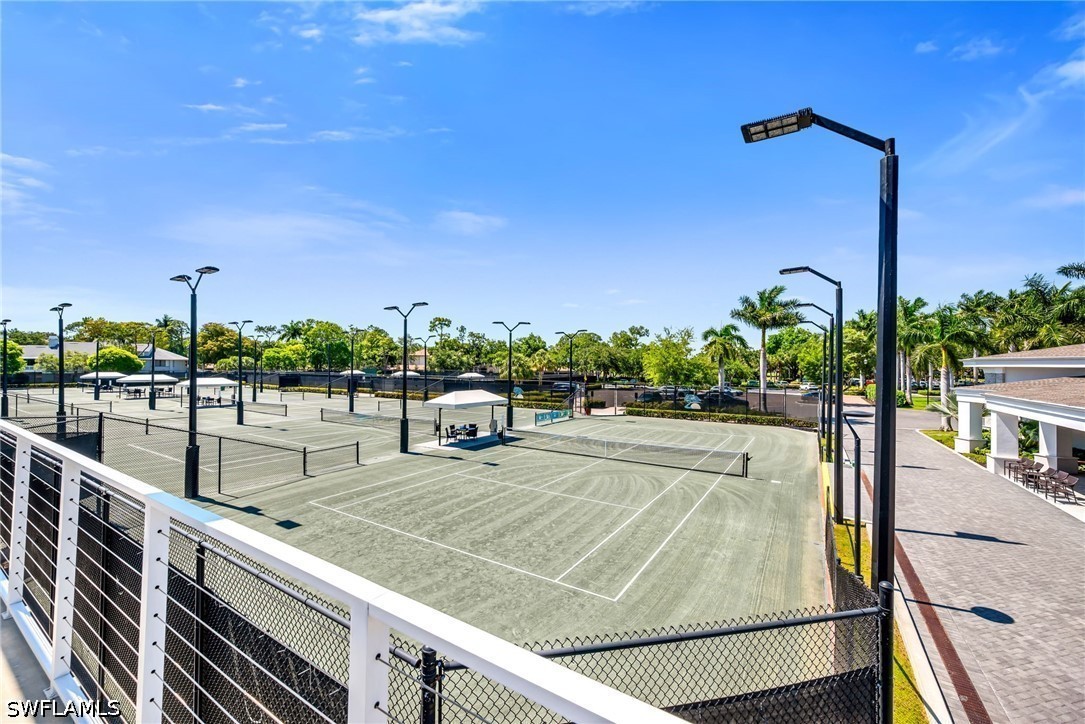 200 Wyndemere Unit B402, Naples, FL 34105