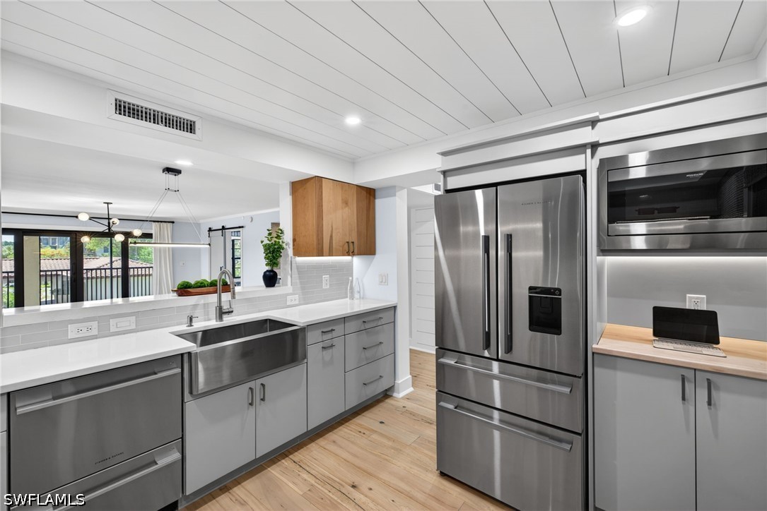 6080 Pelican Bay Unit 205, Naples, FL 34108