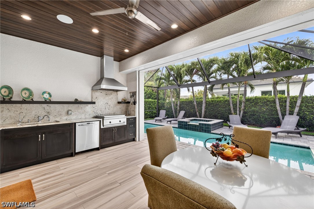 519 97th, Naples, FL 34108