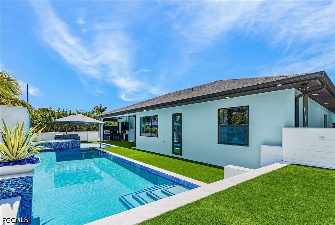 8800 Woodgate Manor, Fort Myers, FL 33908