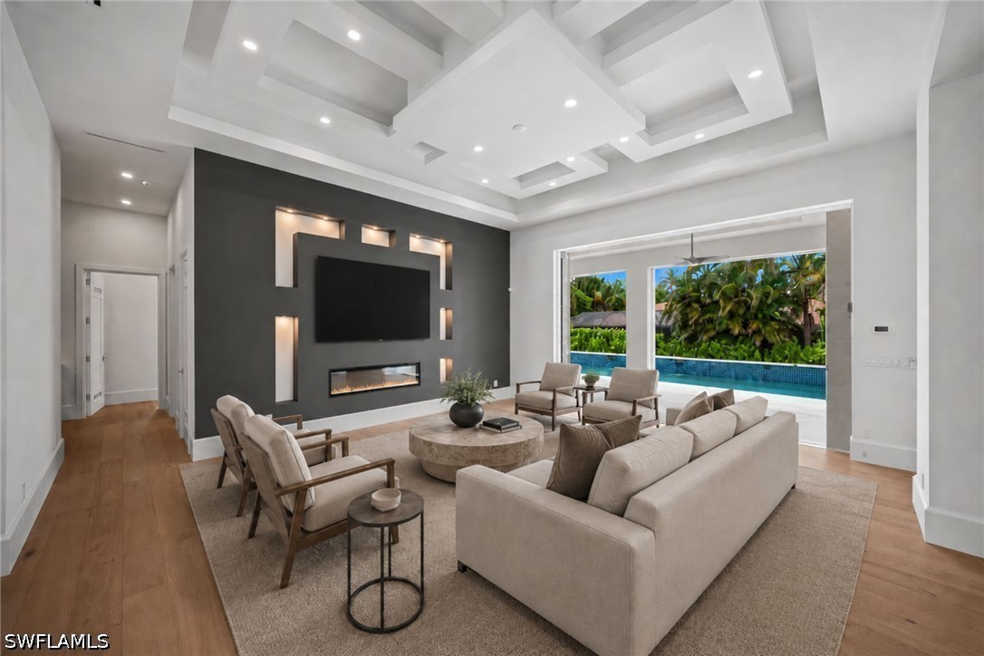 623 Park Shore, Naples, FL 34103