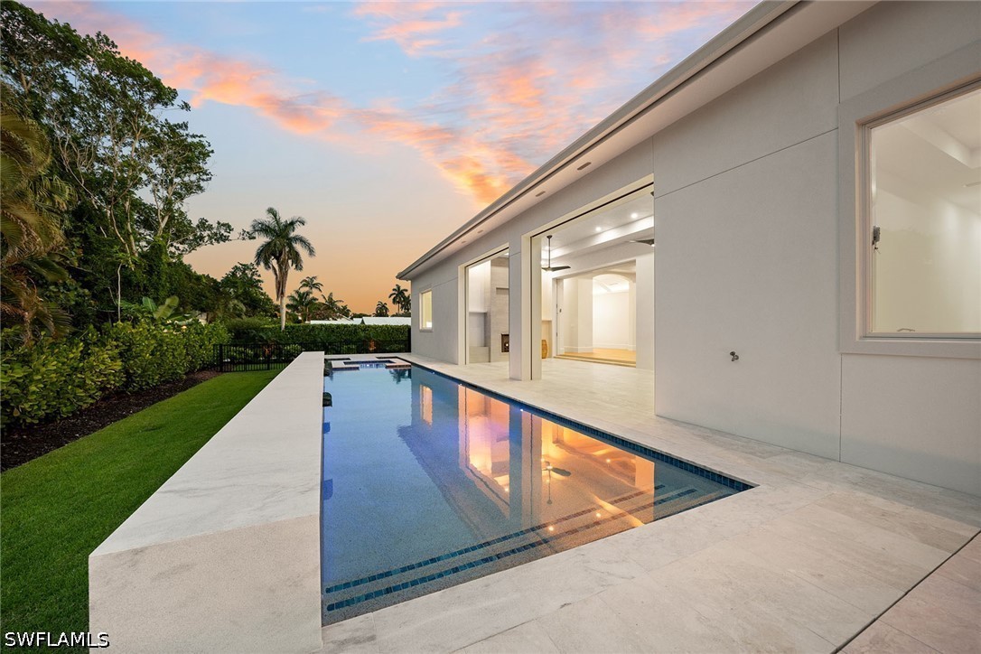 623 Park Shore, Naples, FL 34103