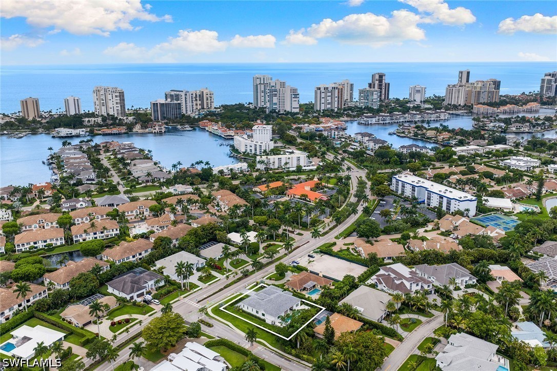 623 Park Shore, Naples, FL 34103