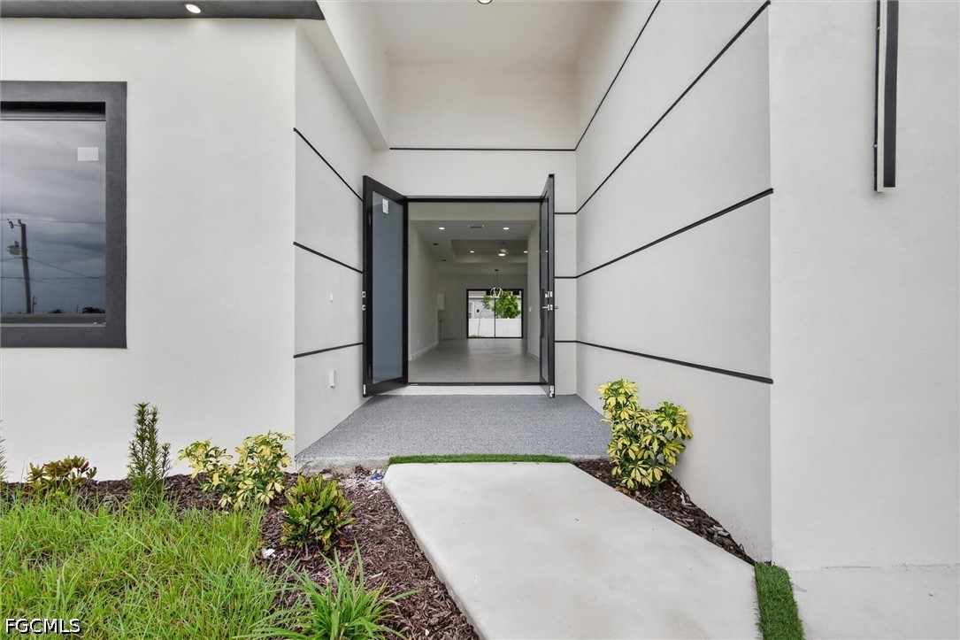 2441 8th, Cape Coral, FL 33993