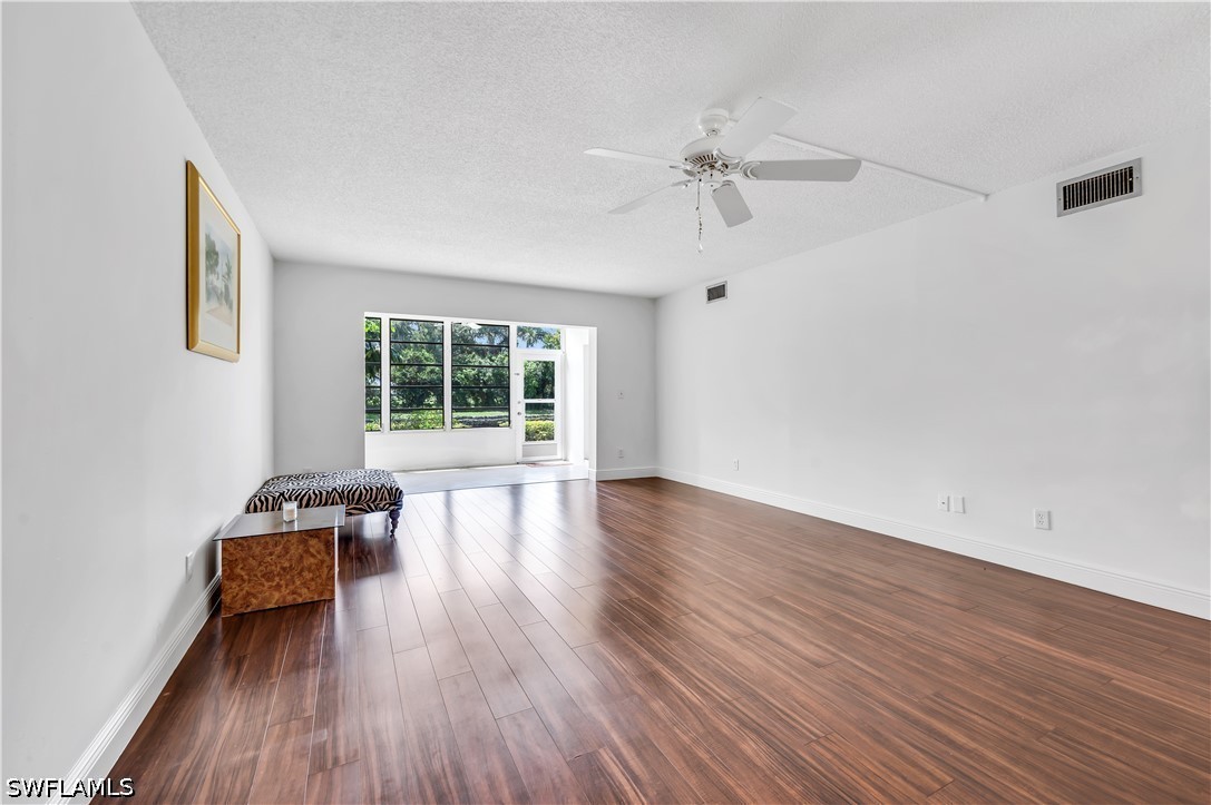600 Valley Stream Unit D3, Naples, FL 34113