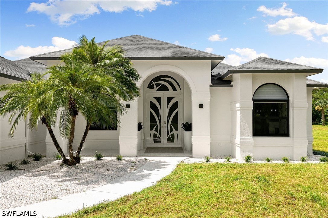 221 10th, Naples, FL 34117