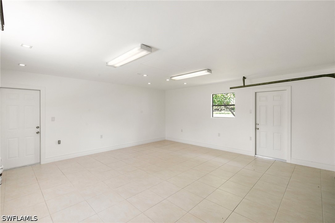 221 10th, Naples, FL 34117
