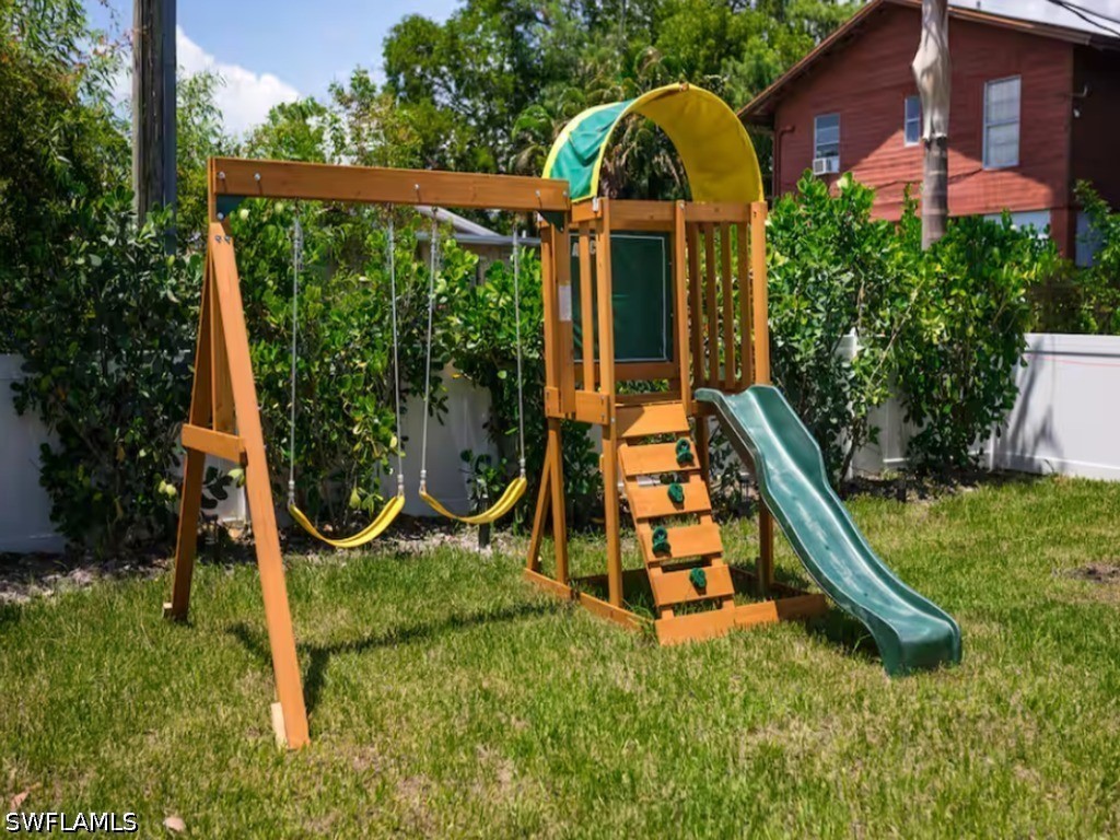 3015 Karen, Naples, FL 34112