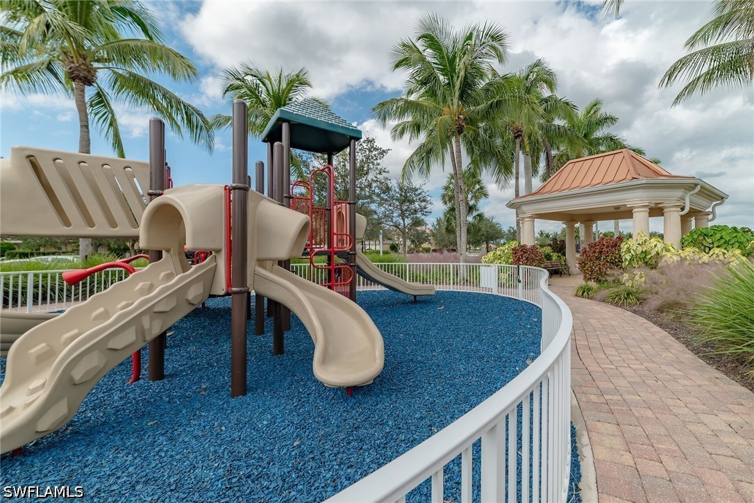 7935 Valentina, Naples, FL 34114