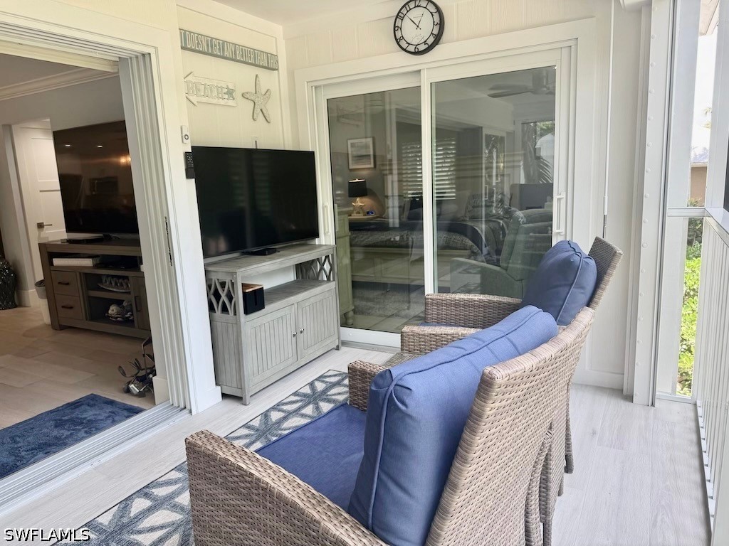 225 5th Unit 103, Naples, FL 34102