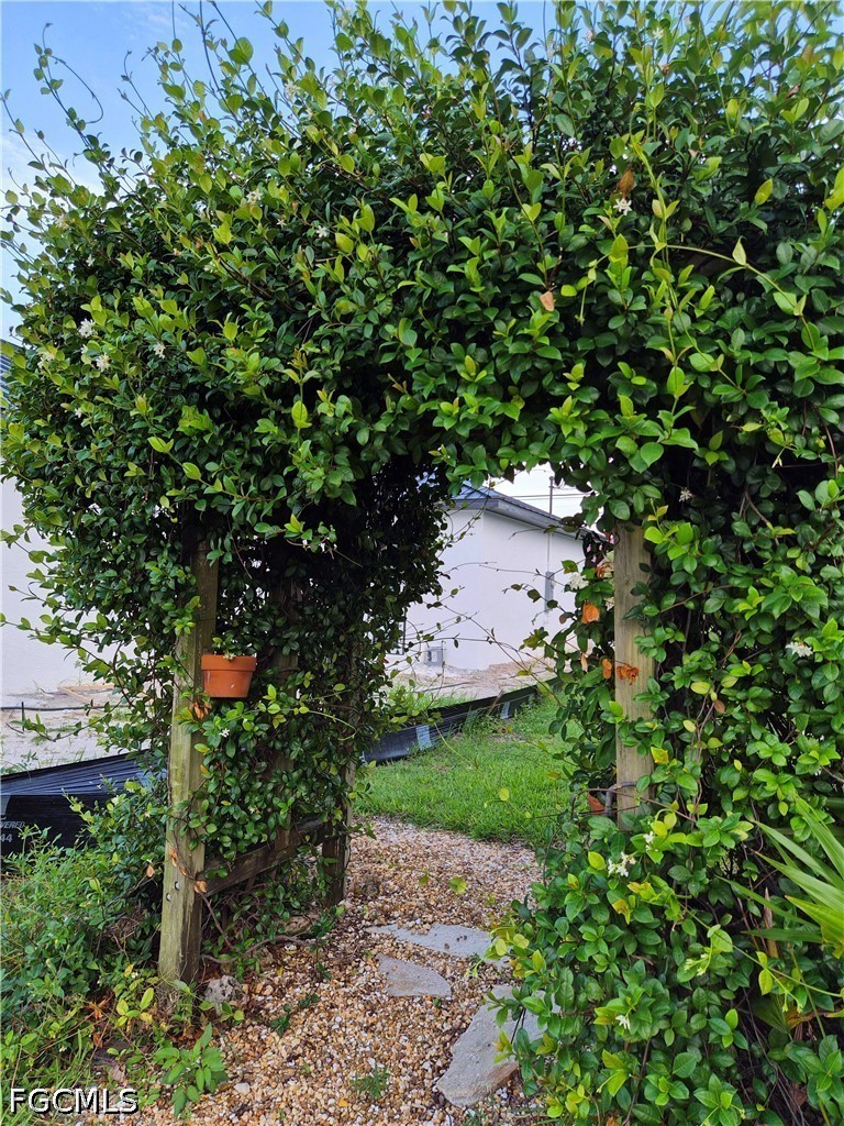 1305 24th, Cape Coral, FL 33991