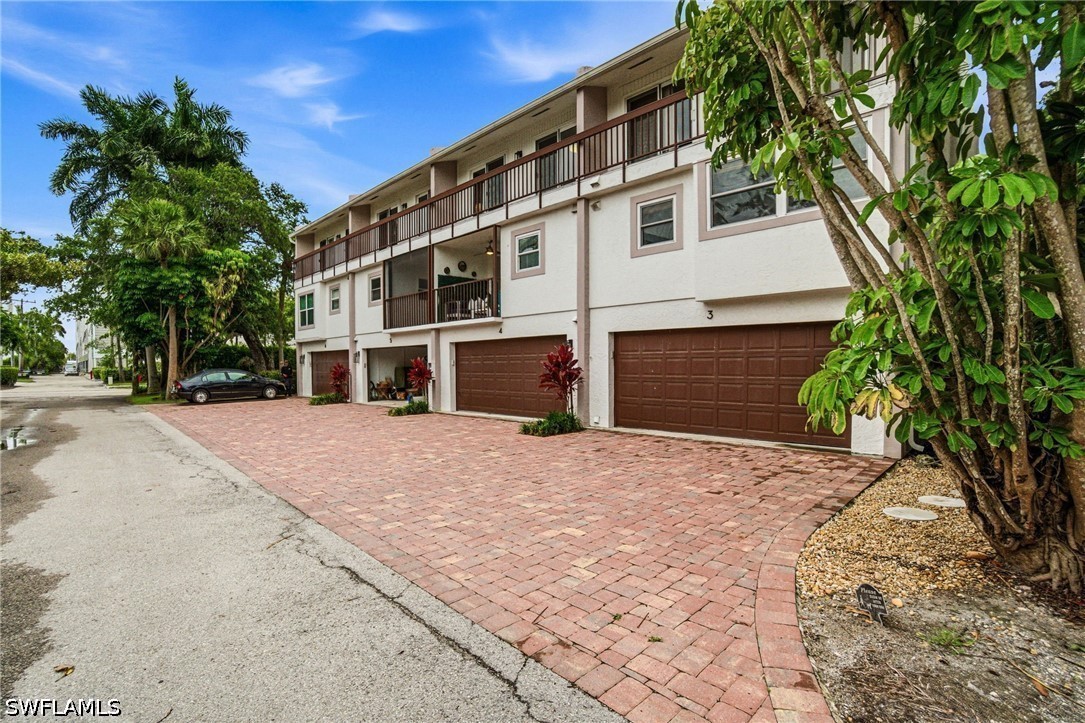 995 9th Unit 4, Naples, FL 34102