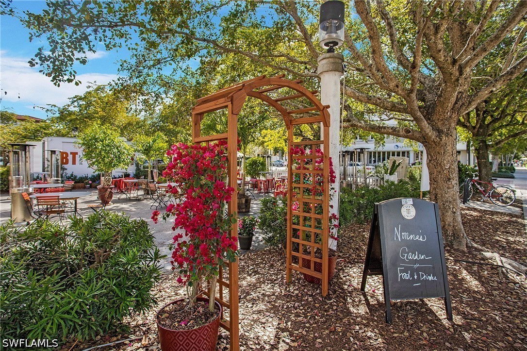 995 9th Unit 4, Naples, FL 34102