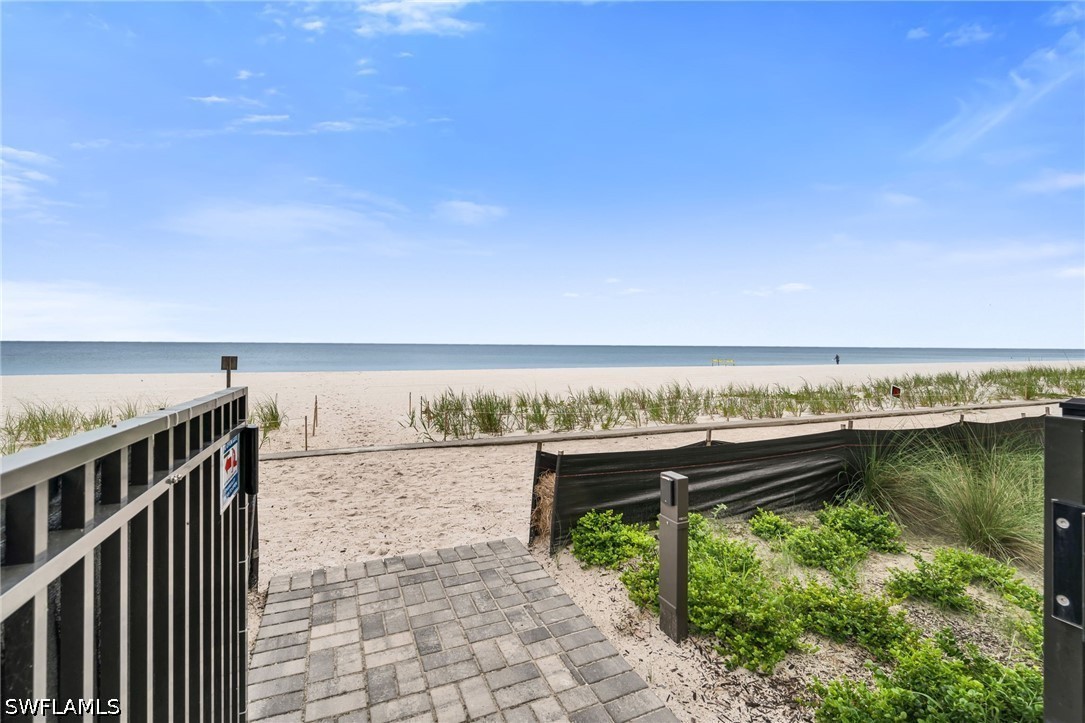 4001 Gulf Shore Unit 507, Naples, FL 34103