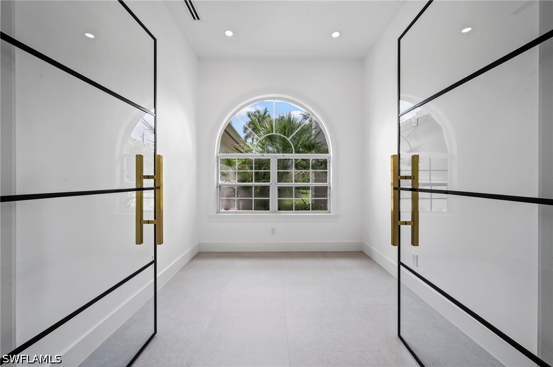 440 20th, Naples, FL 34120