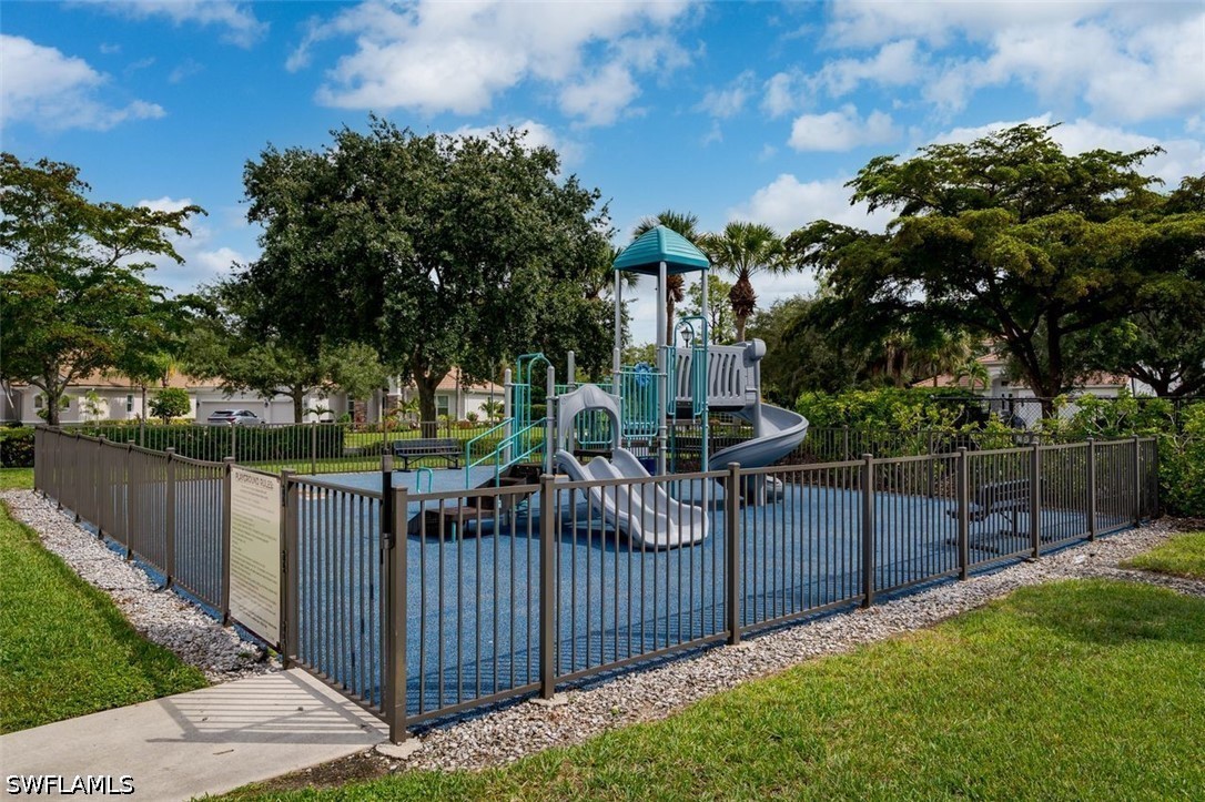 15821 Delaplata, Naples, FL 34110