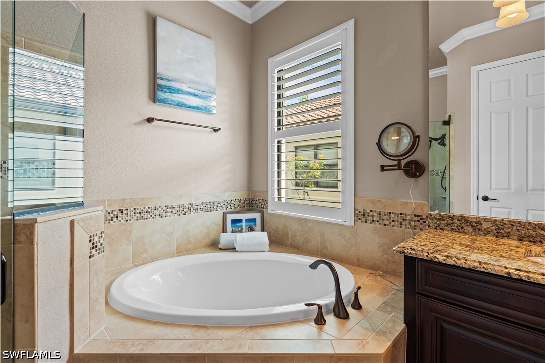 9352 Vercelli, Naples, FL 34113