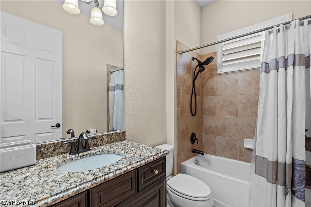 9352 Vercelli, Naples, FL 34113