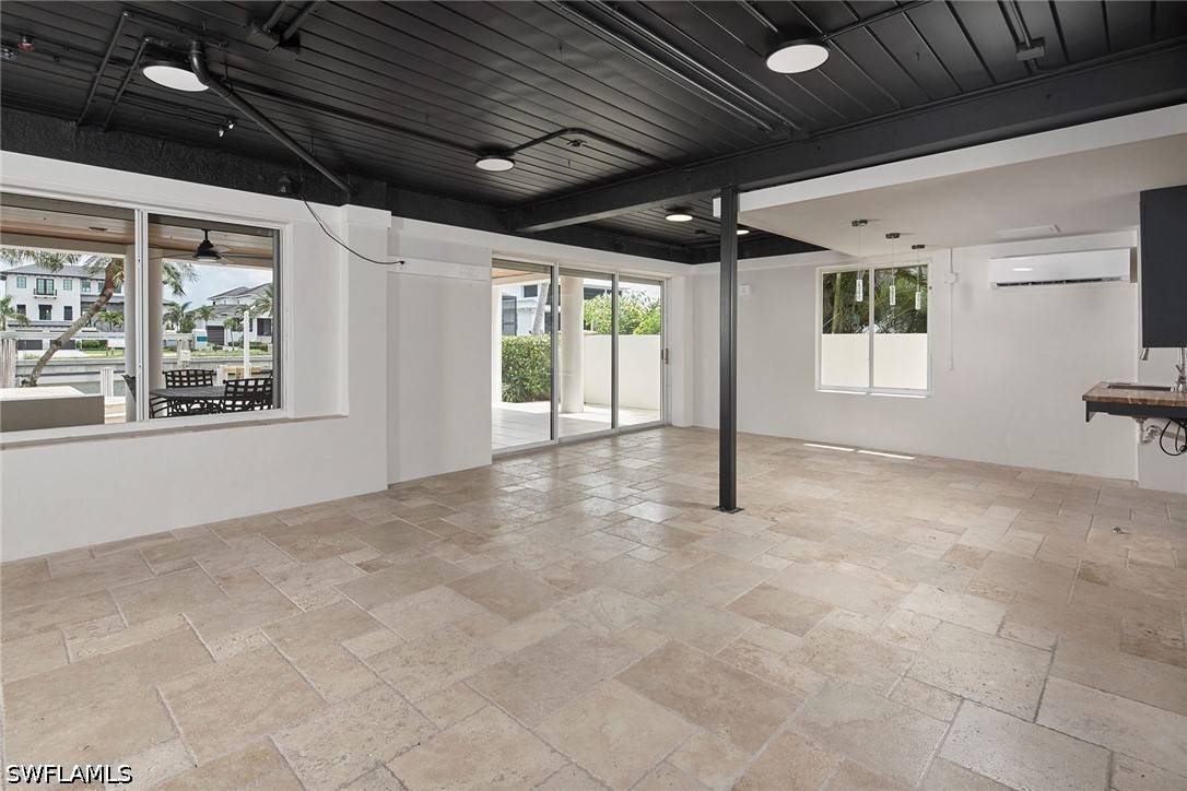 319 Lagoon, Naples, FL 34108