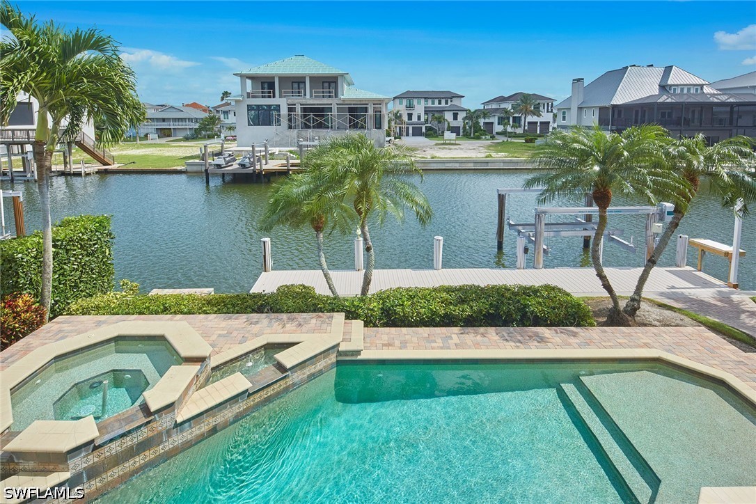 319 Lagoon, Naples, FL 34108