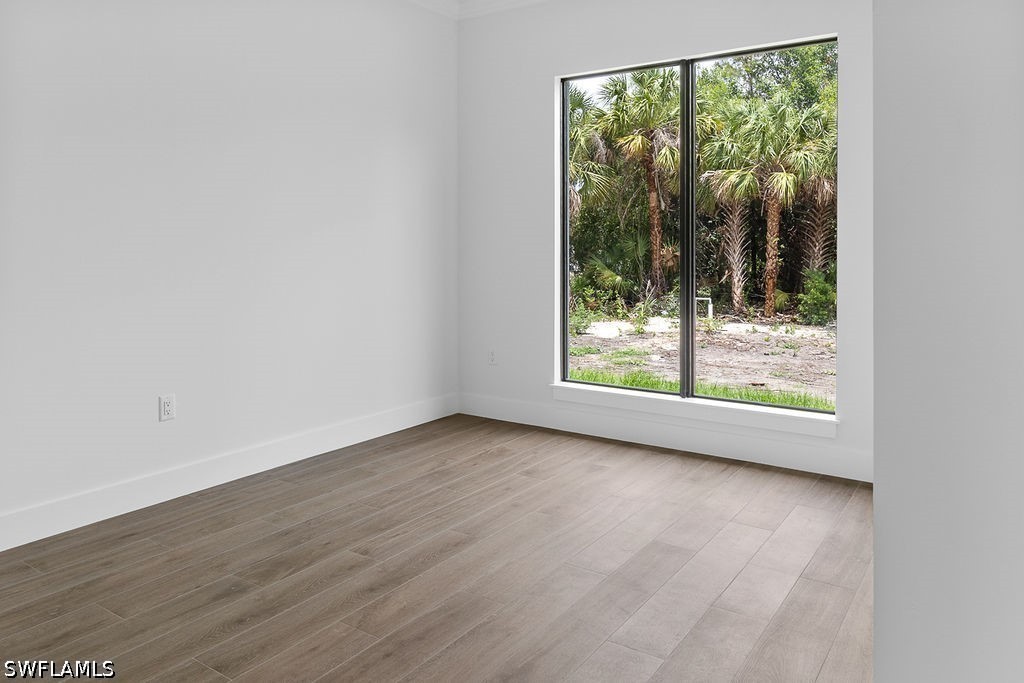 2070 20th, Naples, FL 34120