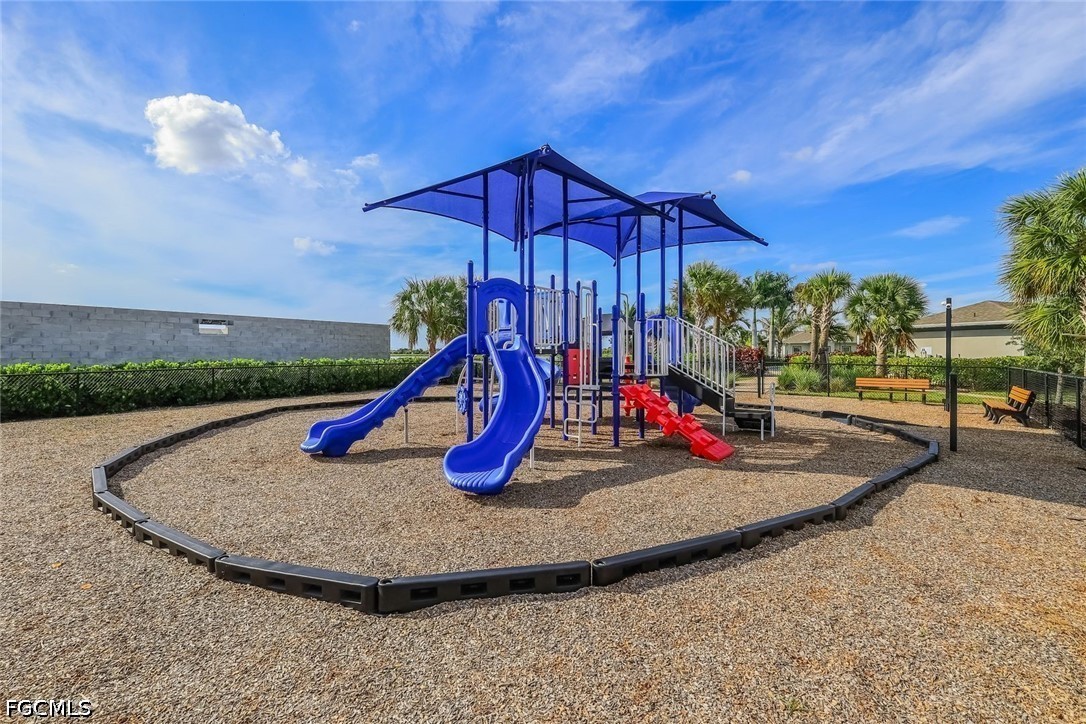 451 Spring Hill Lake, Cape Coral, FL 33993
