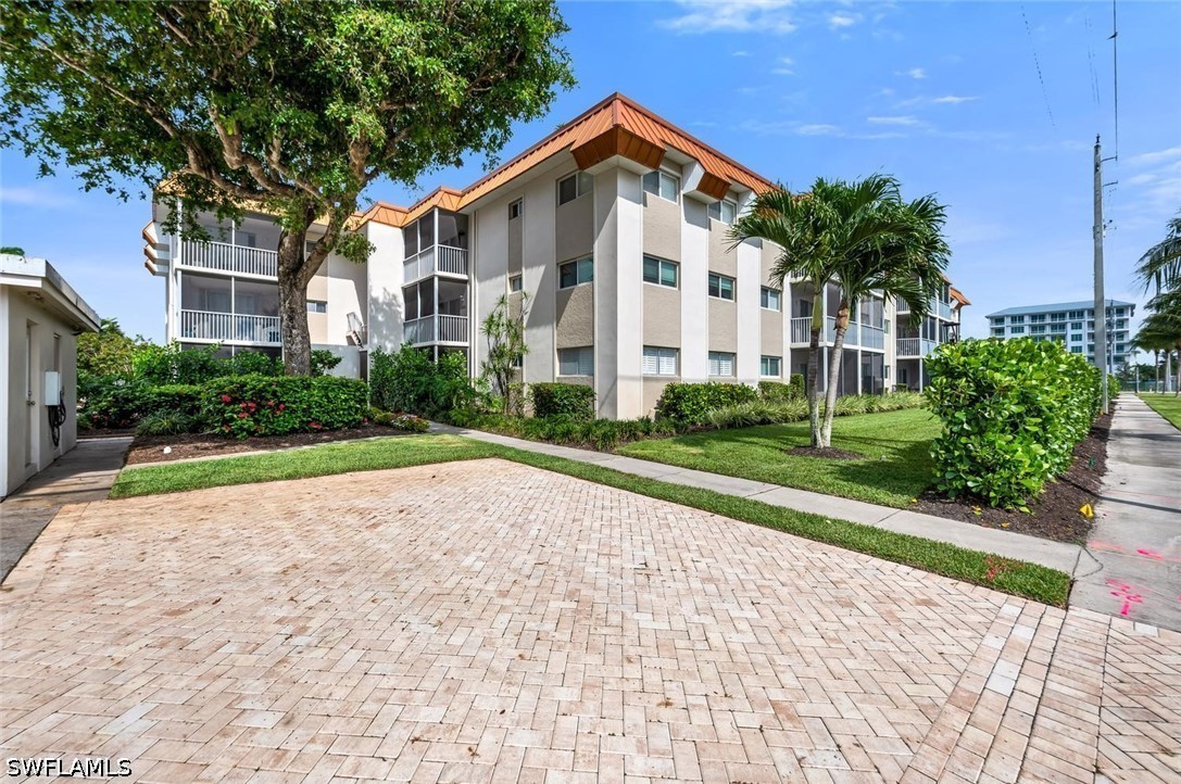 1100 Gulf Shore Unit 312, Naples, FL 34102