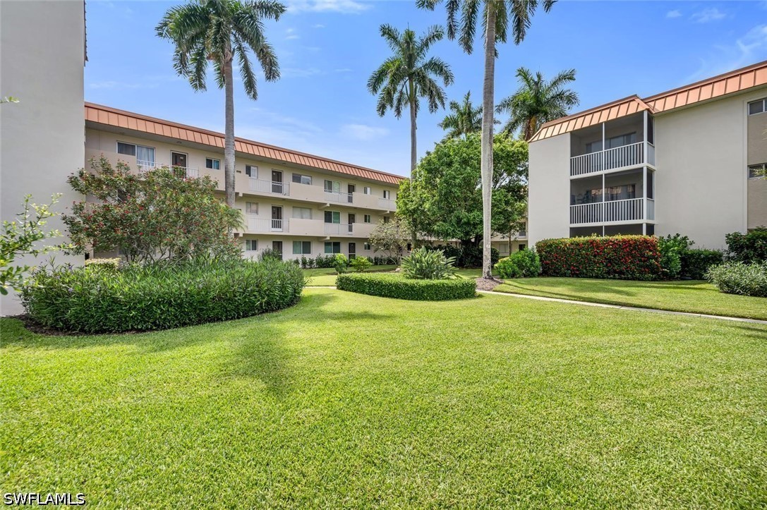 1100 Gulf Shore Unit 312, Naples, FL 34102