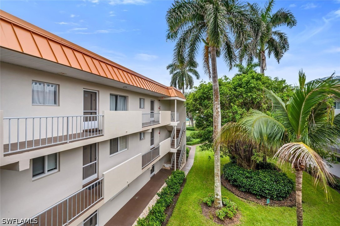 1100 Gulf Shore Unit 312, Naples, FL 34102