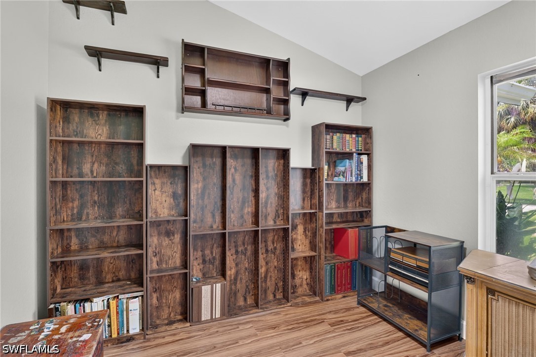 2581 4th, Naples, FL 34120