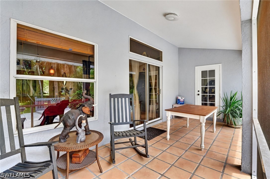 2581 4th, Naples, FL 34120