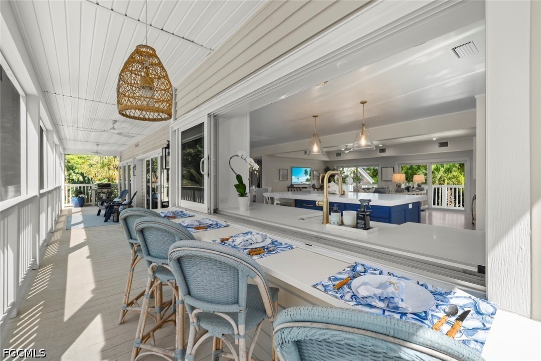 1048 Kings Crown, Sanibel, FL 33957